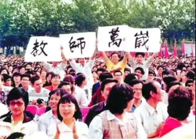 是什么影响着幼儿教师工作中的幸福感? 是什么影响着幼儿教师工作中的幸福感?